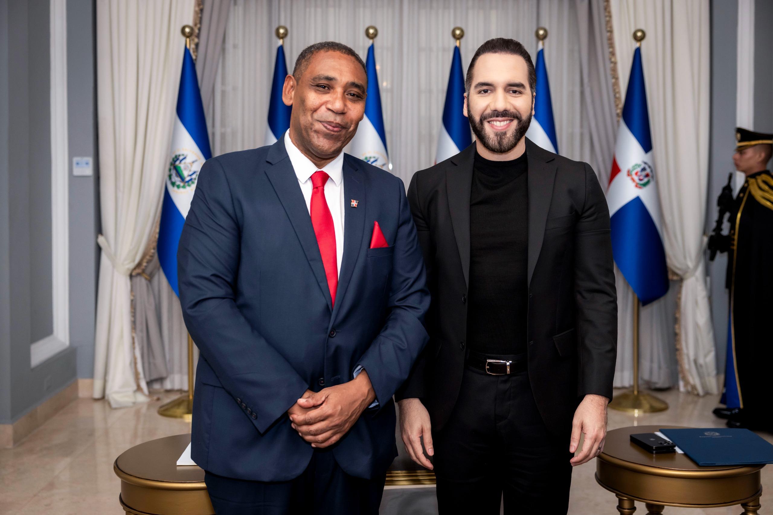 Nayib Bukele receives Credentials Letters from the new Dominican ambassador Flavio Rondón | De Último Minuto English