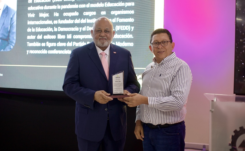 Roberto Fulcar brings his vision of "Transcendent Leadership" to Honduras before leaders from six countries | De Último Minuto English