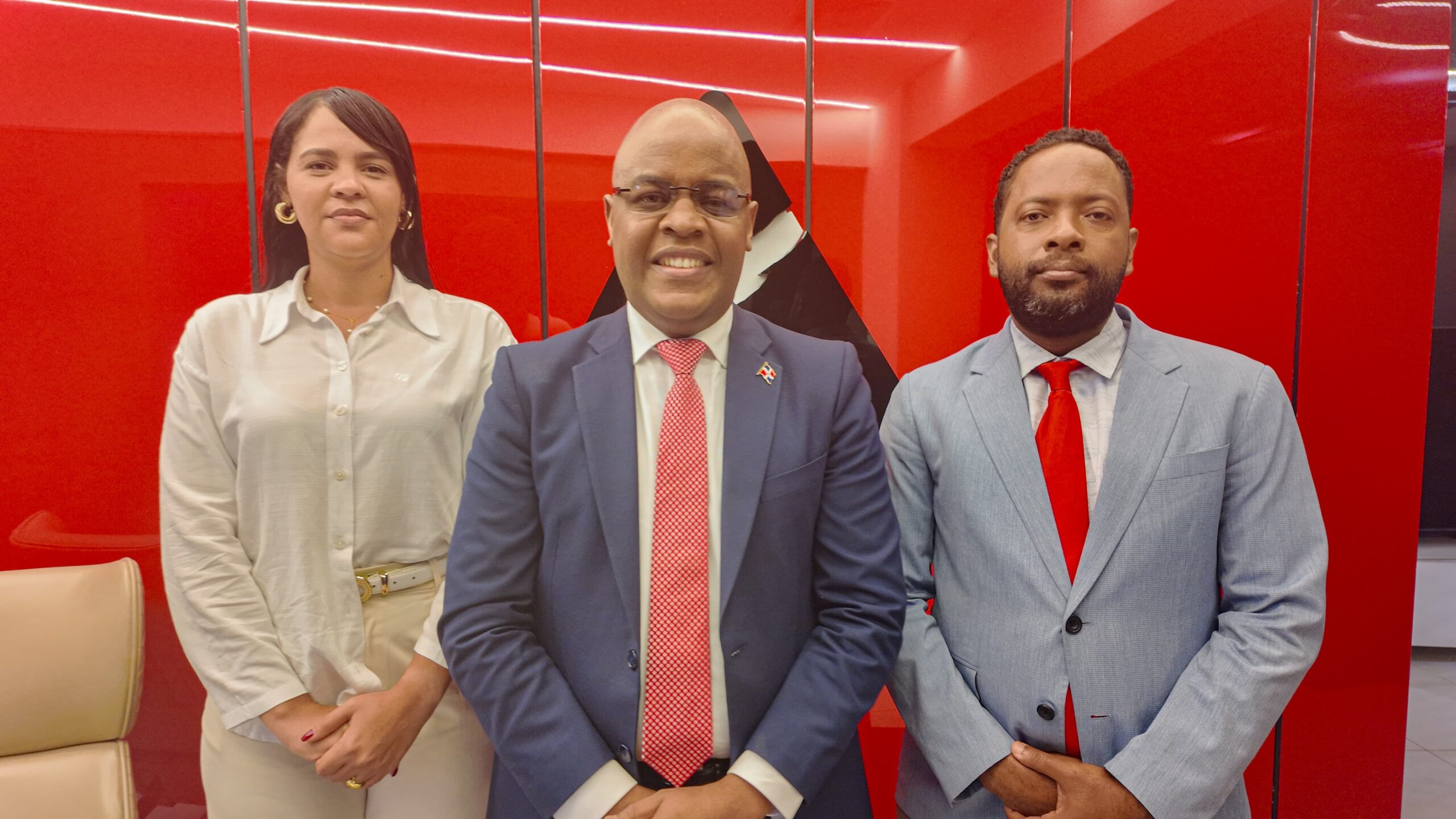 Partido Camino Nuevo nominates Omar Fernández as presidential candidate for 2028 | De Último Minuto English