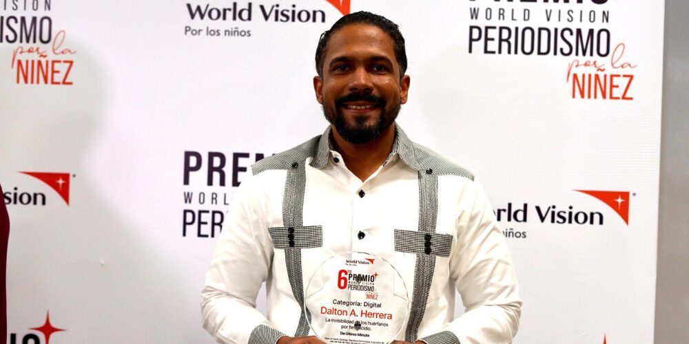 De Último Minuto journalist wins World Vision Award for report on orphans after femicides | De Último Minuto English