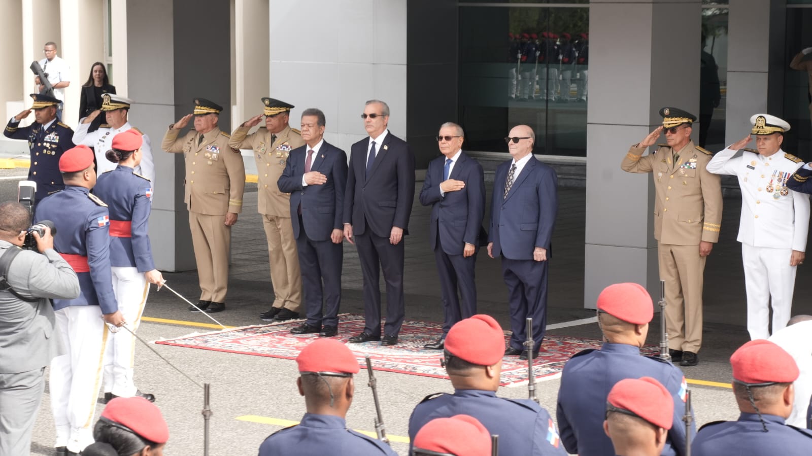 Abinader and former presidents Leonel, Danilo, and Hipólito are meeting at the Ministry of Defense | De Último Minuto English