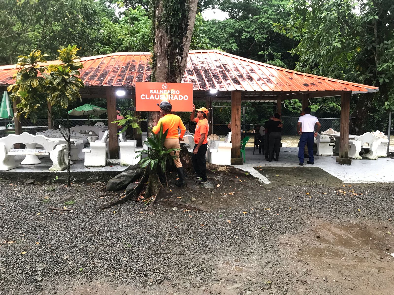 Rivers and spas in Monseñor Nouel closed due to red alert for trough | De Último Minuto English