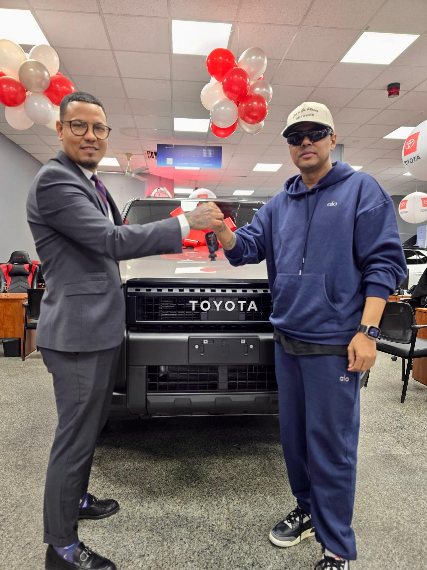 Santiago Matías is the new ambassador of Fordham Toyota in NY | De Último Minuto English