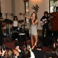 Miley Cyrus surprises fans with several tracks from new album before its release on Friday | De Último Minuto English