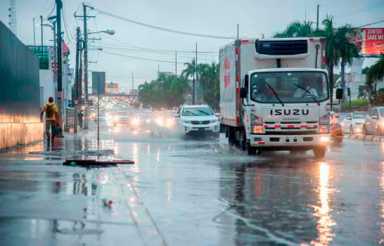 Attention! COE maintains 19 provinces on alert due to the effects of a trough | De Último Minuto English