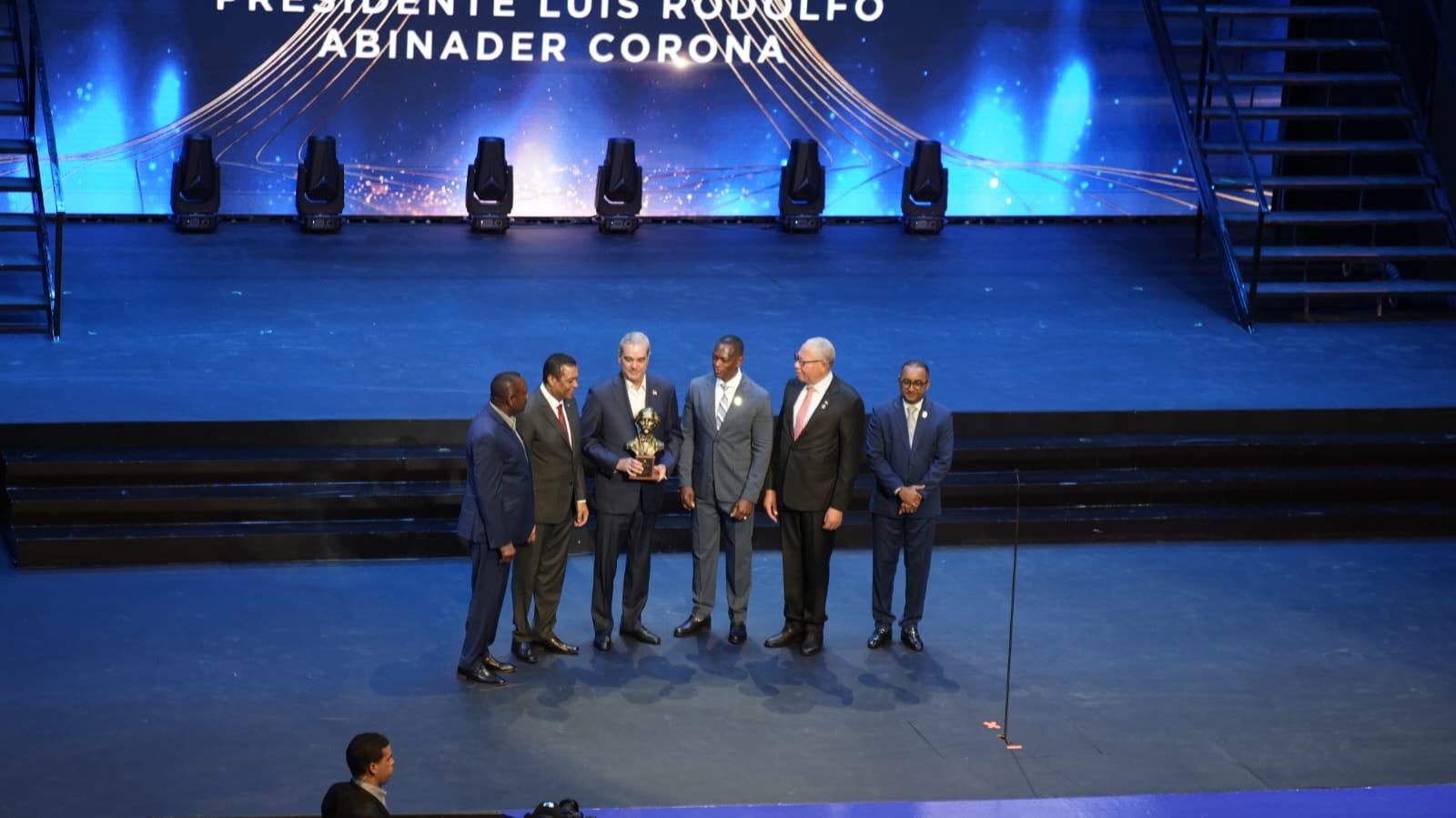 Abinader receives recognition for his support of local governments during the Juan Pablo Duarte 2025 awards ceremony | De Último Minuto English