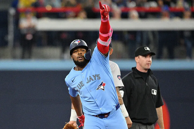 Vladimir Guerrero Jr. and Anthony Santander hit home runs and Blue Jays shut out Padres in the first of the series | De Último Minuto English