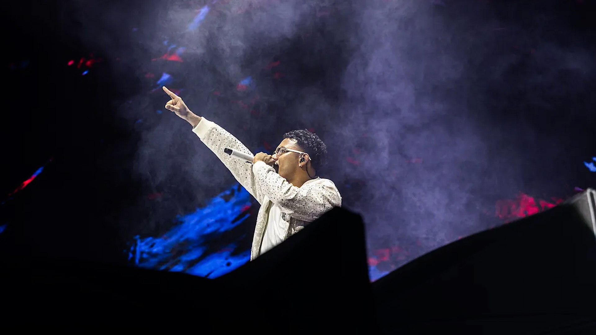 Myke Towers' concert in Madrid is interrupted for exceeding the permitted sound level. | De Último Minuto English