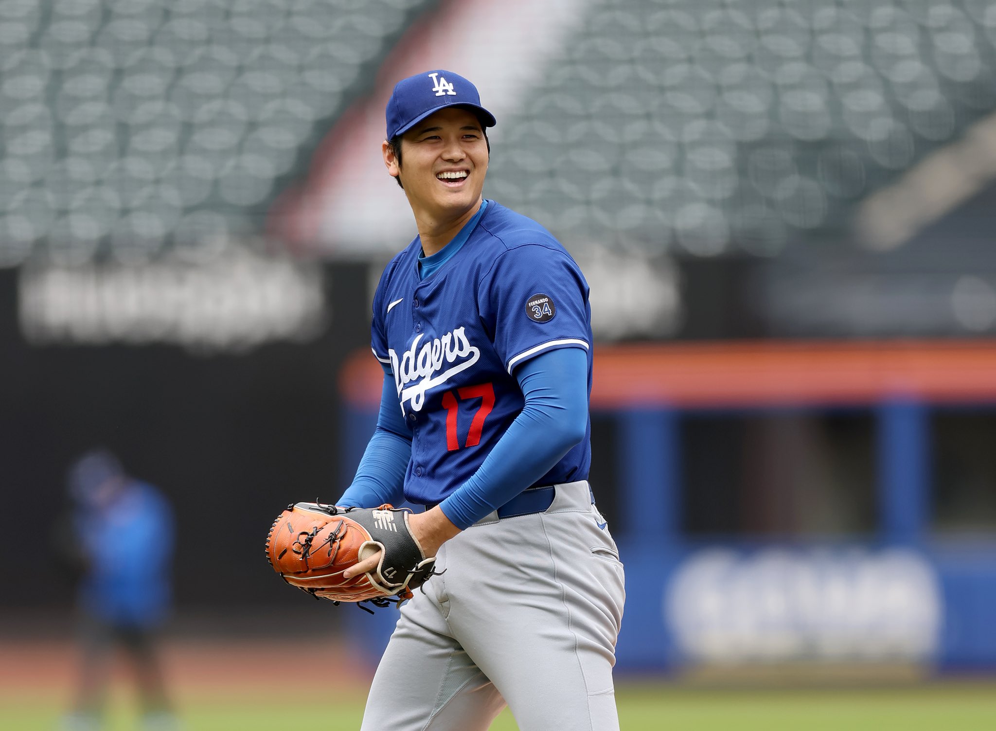 Shohei Ohtani will make his anticipated pitching debut with the Dodgers tonight against the Padres | De Último Minuto English