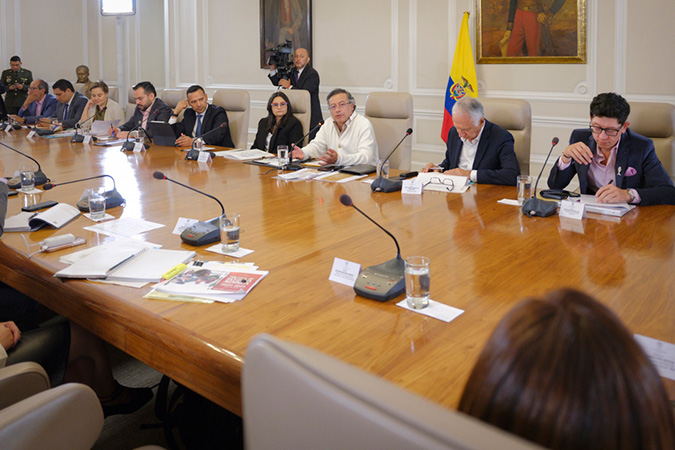 Petro calls for respect for the "red line" of life after attack on Miguel Uribe Turbay | De Último Minuto English
