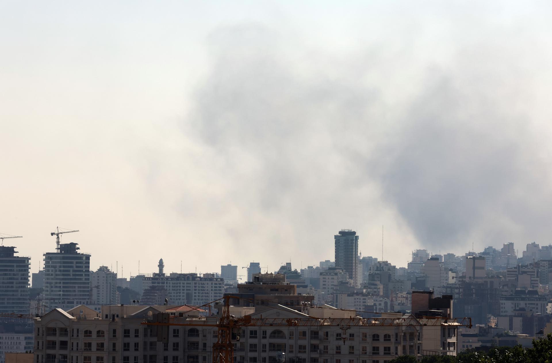 Symphony of Israeli attacks and prayers in the Tehran night | De Último Minuto English