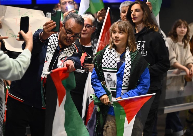 Israel bans entry to the country for 100 years to members of Greta Thunberg's Freedom Flotilla | De Último Minuto English