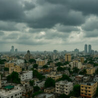 Hot Friday with cloudy skies and scattered showers | De Último Minuto English