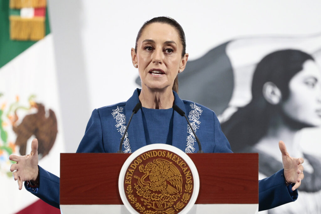 Sheinbaum expresses rejection of raids against people who work "honestly" in the U.S. | De Último Minuto English