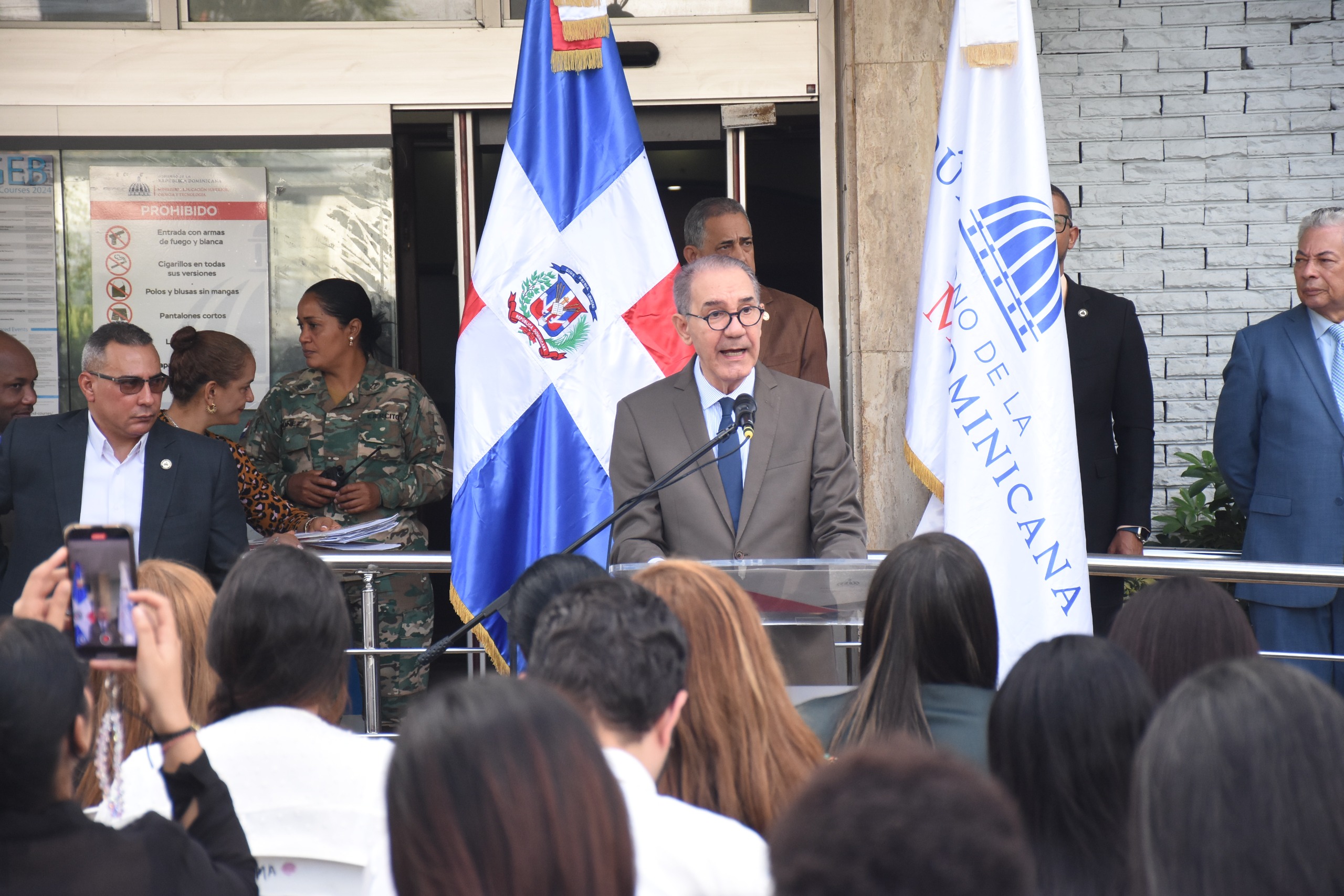 MESCyT awards 664 international scholarships for postgraduate studies | De Último Minuto English
