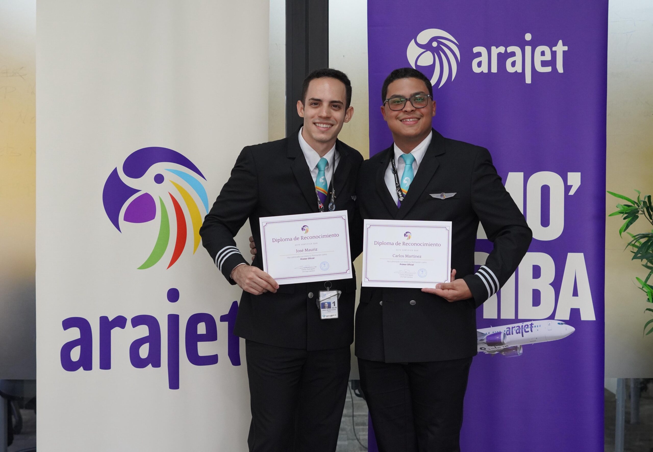 Arajet graduates new Dominican pilots from cadet program in partnership with Boeing | De Último Minuto English