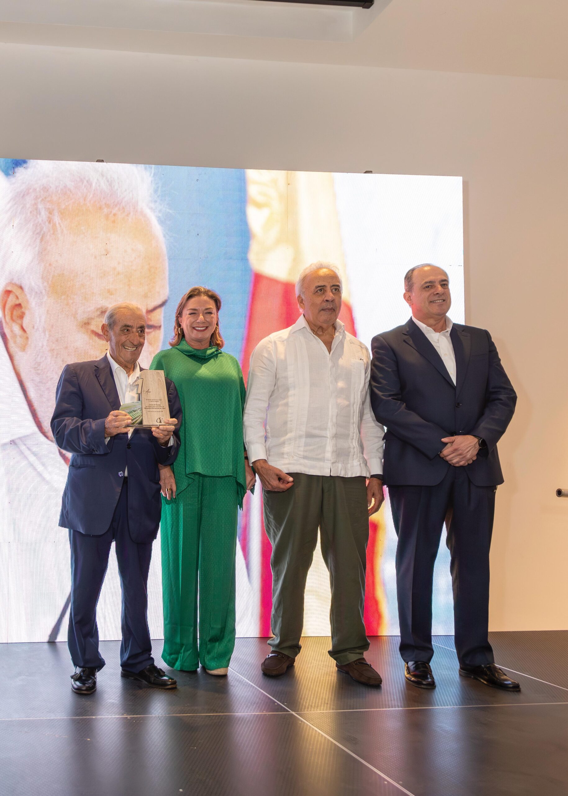 Air Europa and Cibao Airport celebrate the first anniversary of the Santiago - Madrid direct route | De Último Minuto English