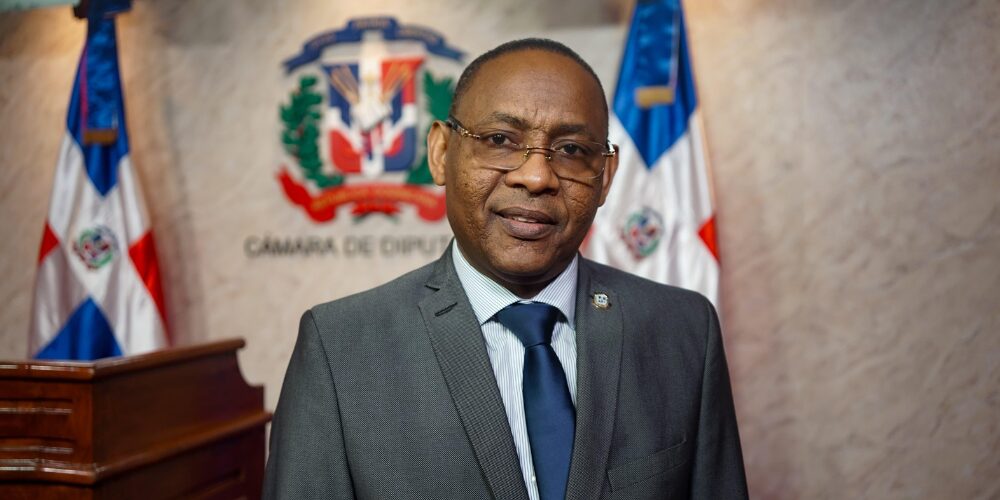 Congressman pushes for law to track in real time people arrested by the police | De Último Minuto English