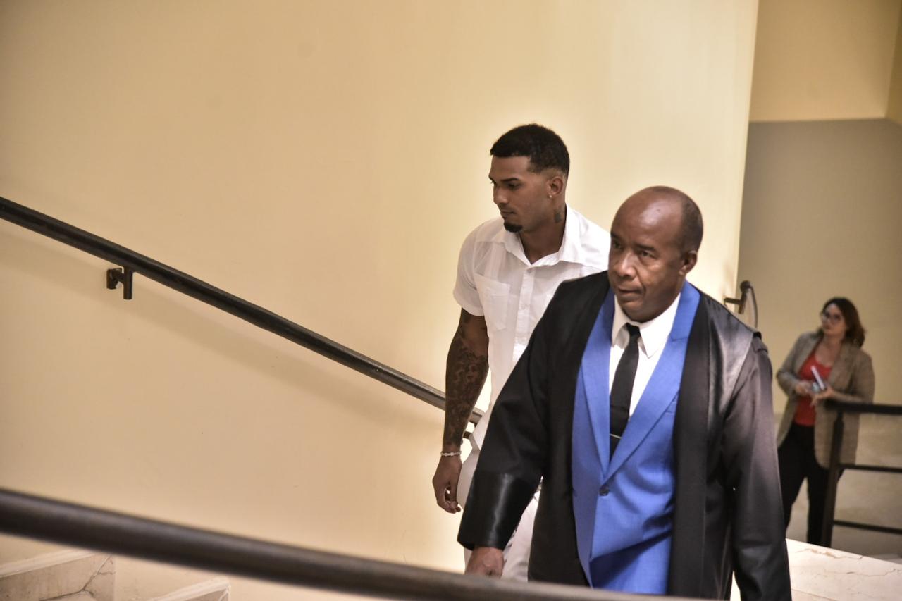 Wander Franco's lawyer denies that the baseball player had an illegal weapon; asserts ownership by a family member | De Último Minuto English