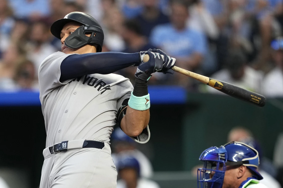 Aaron Judge's 469-foot homer and five RBIs from Wells seal Yankees' 10-2 victory over Royals | De Último Minuto English