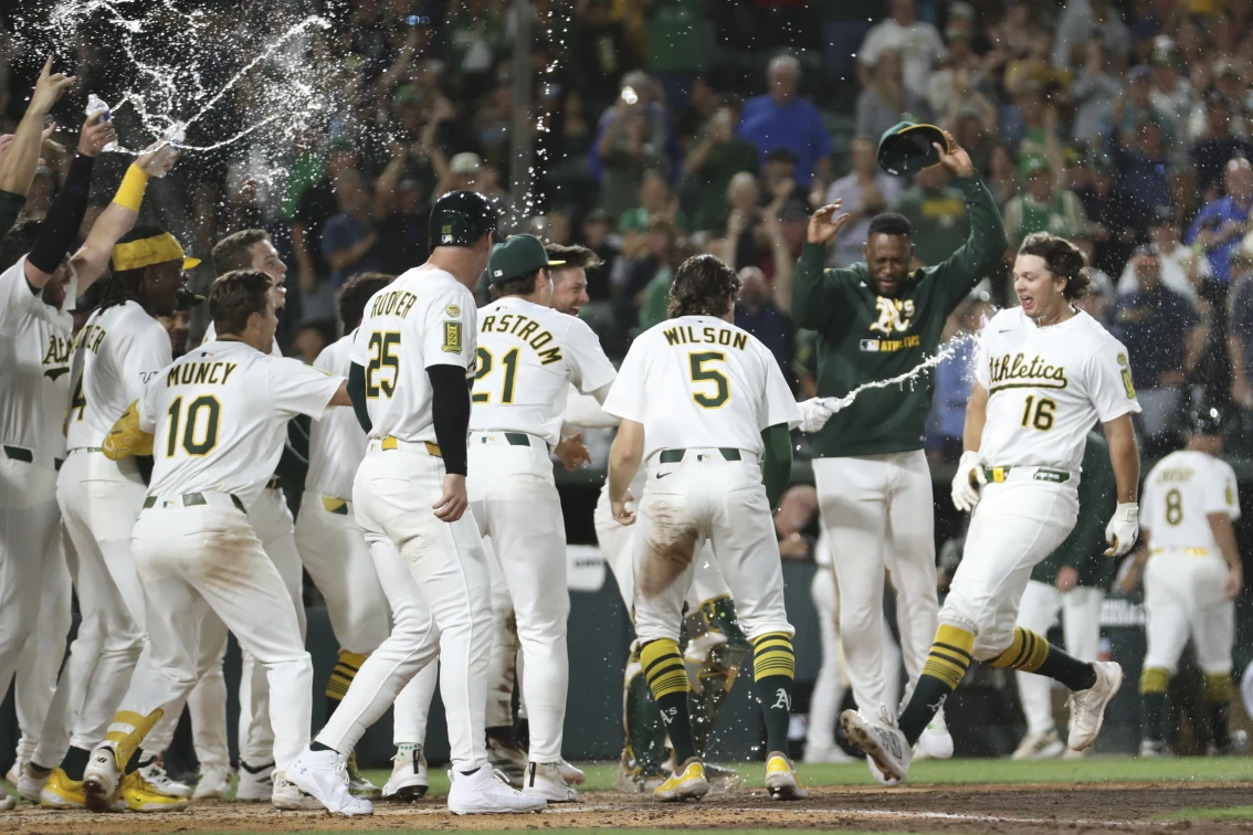 Nick Kurtz is a hero again with a home run in the ninth and the Athletics leave the Astros on the field 3-1 | De Último Minuto English