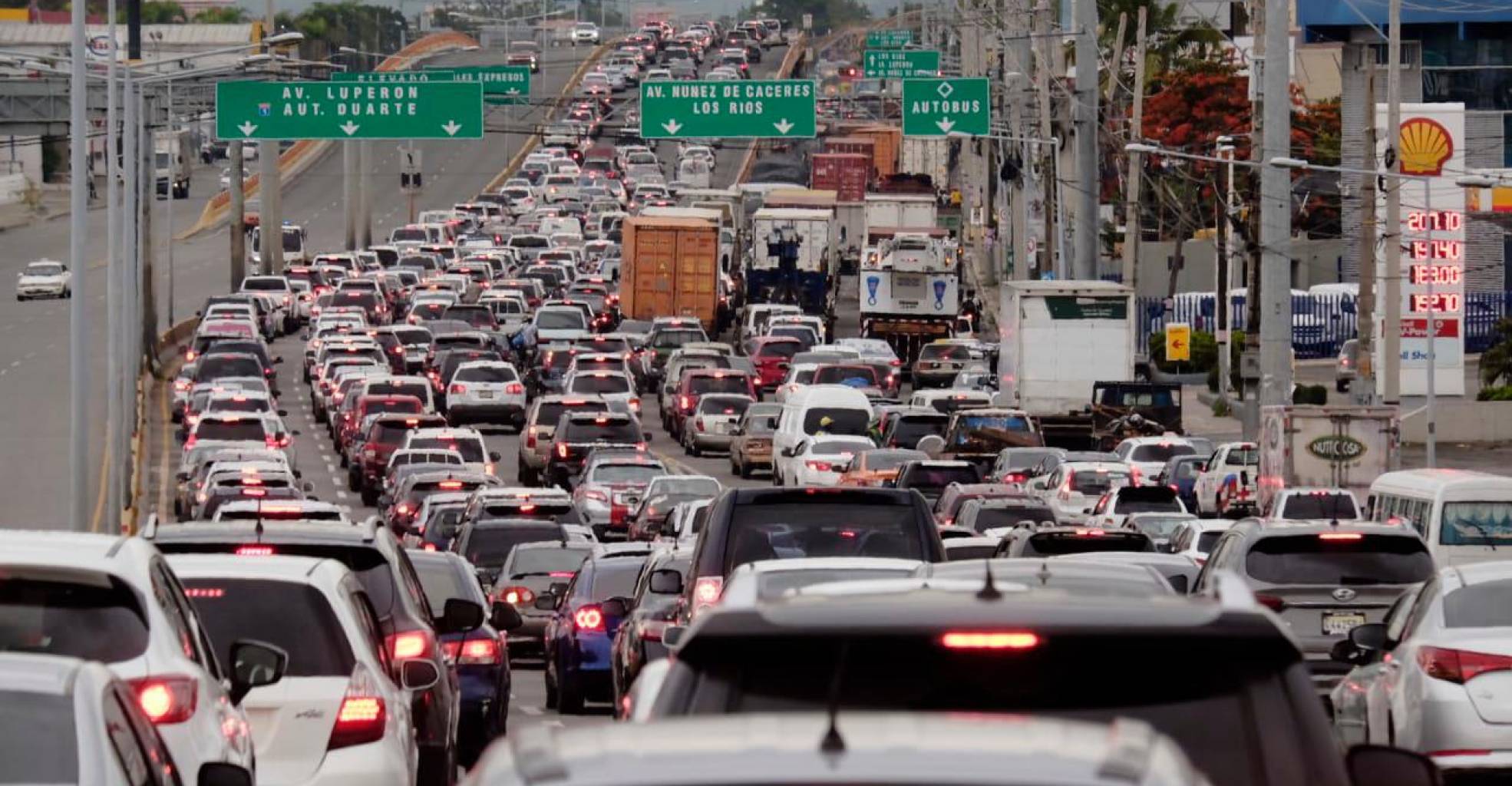 PLD regrets government's plan for transit does not include bus terminals | De Último Minuto English