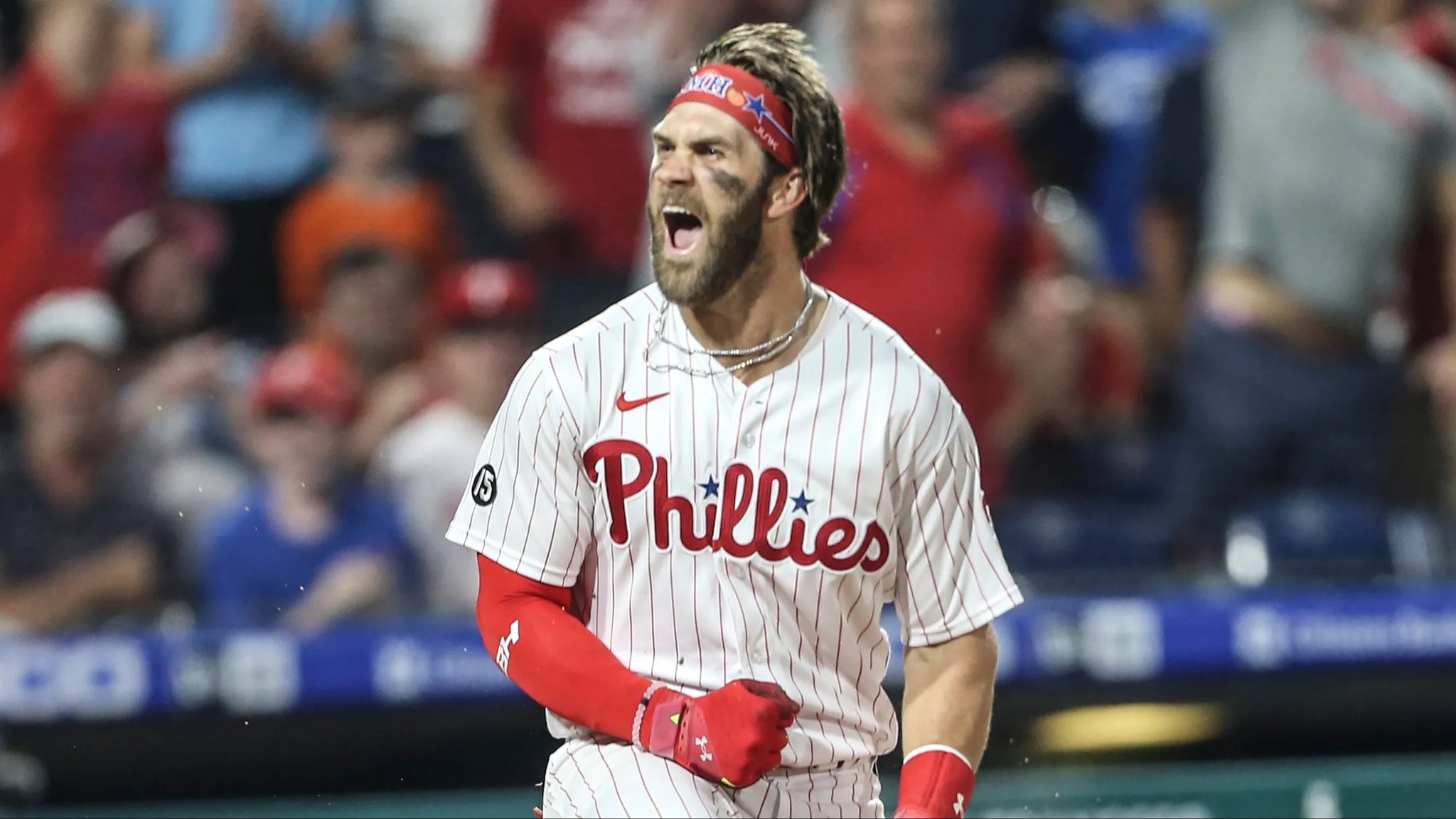 Harper hits his 350th home run and becomes the youngest active player to reach the figure | De Último Minuto English