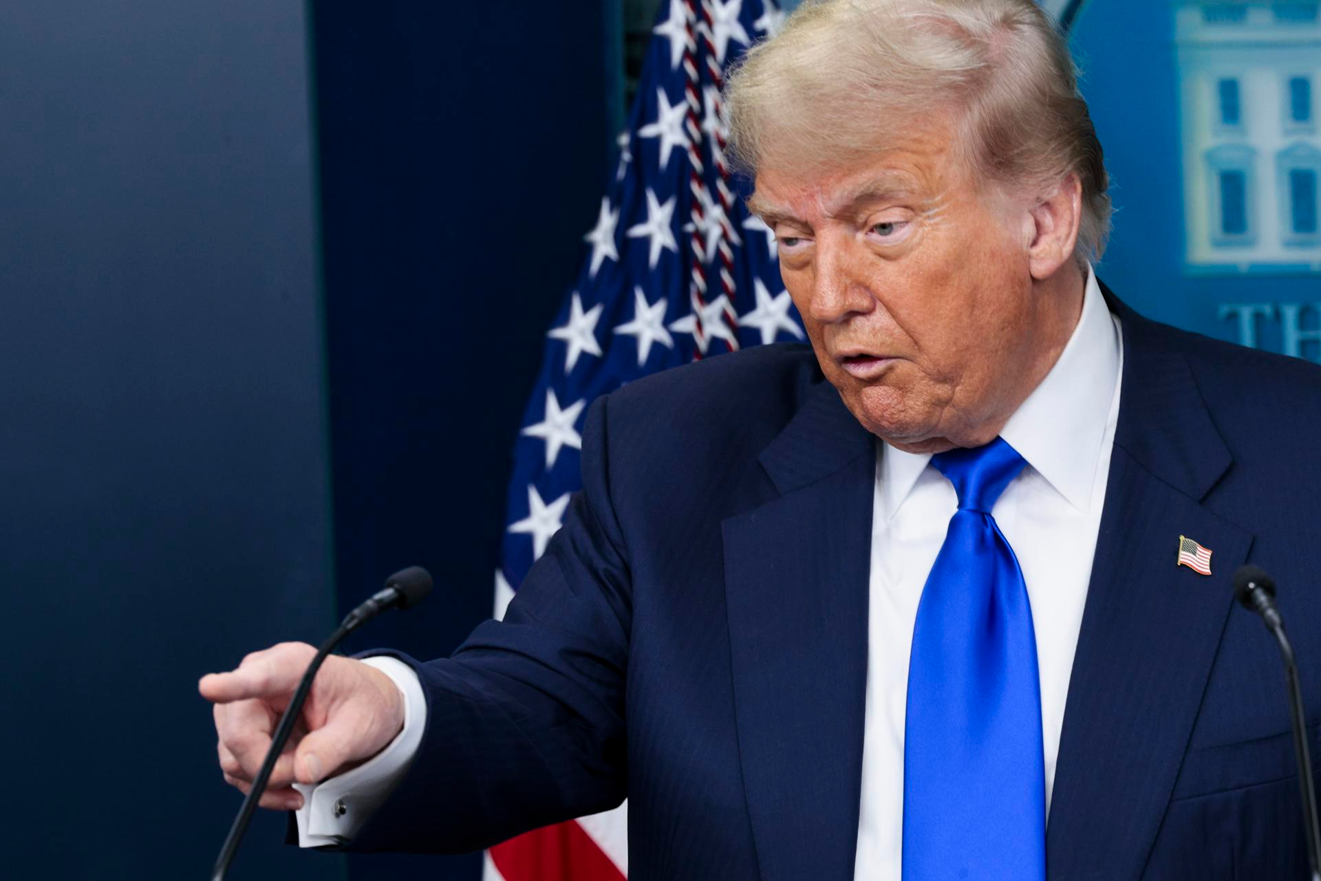 Trump gives Putin "10 or 12 days" to reach a ceasefire agreement with Ukraine | De Último Minuto English