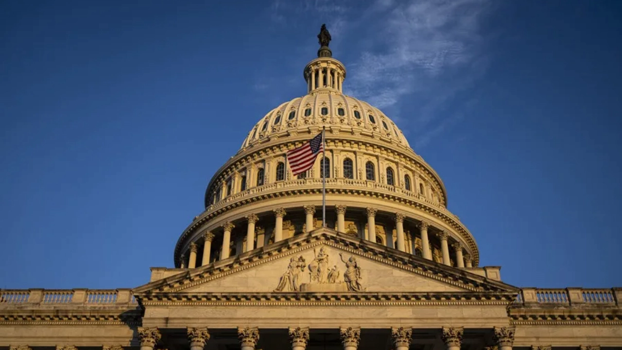 U.S. House of Representatives gives final approval to Trump's tax plan | De Último Minuto English