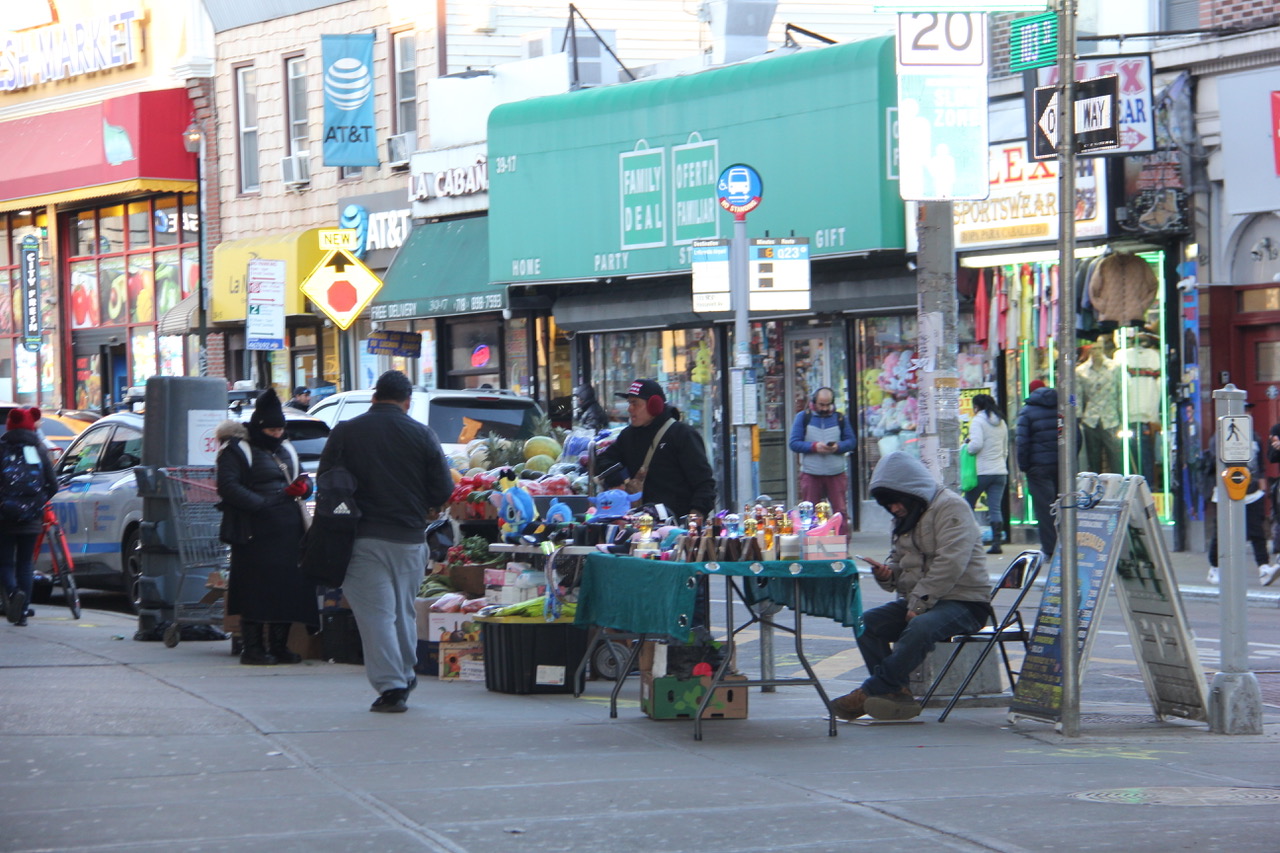 New York decriminalizes unlicensed street vending | De Último Minuto English