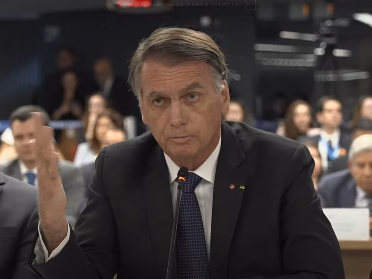 Supreme Court warns Bolsonaro for violating judicial restrictions and threatens with prison | De Último Minuto English