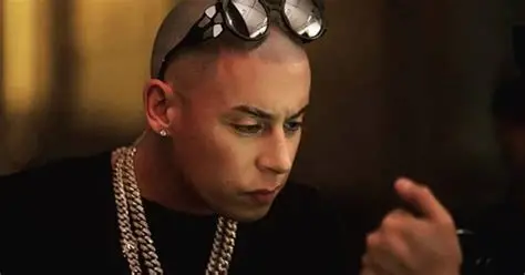 Cosculluela releases new single and announces world tour | De Último Minuto English