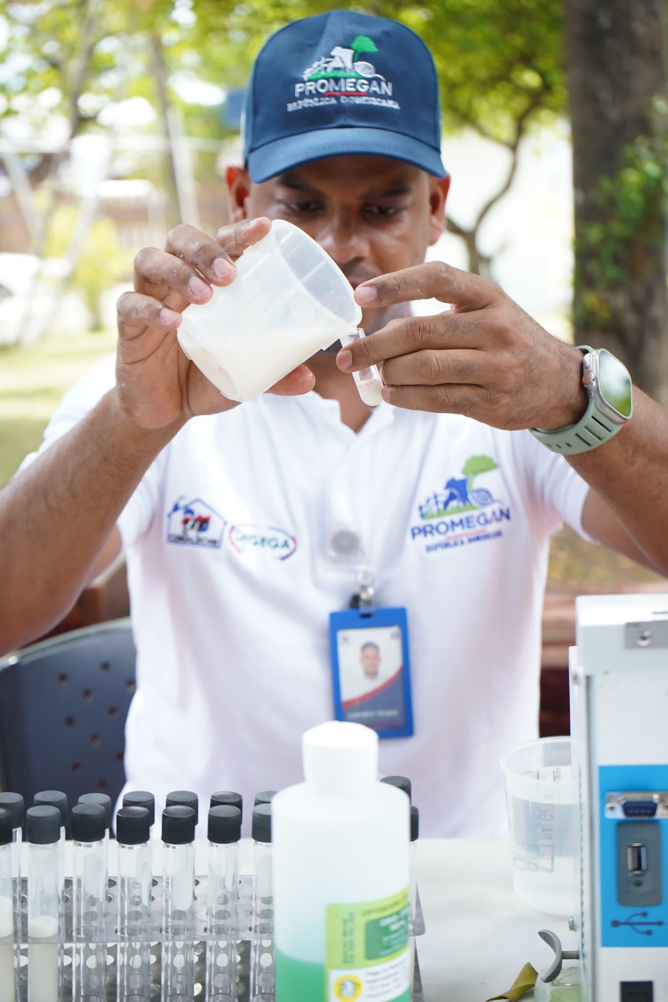 CONALECHE reaffirms its commitment to milk quality through continuous monitoring | De Último Minuto English