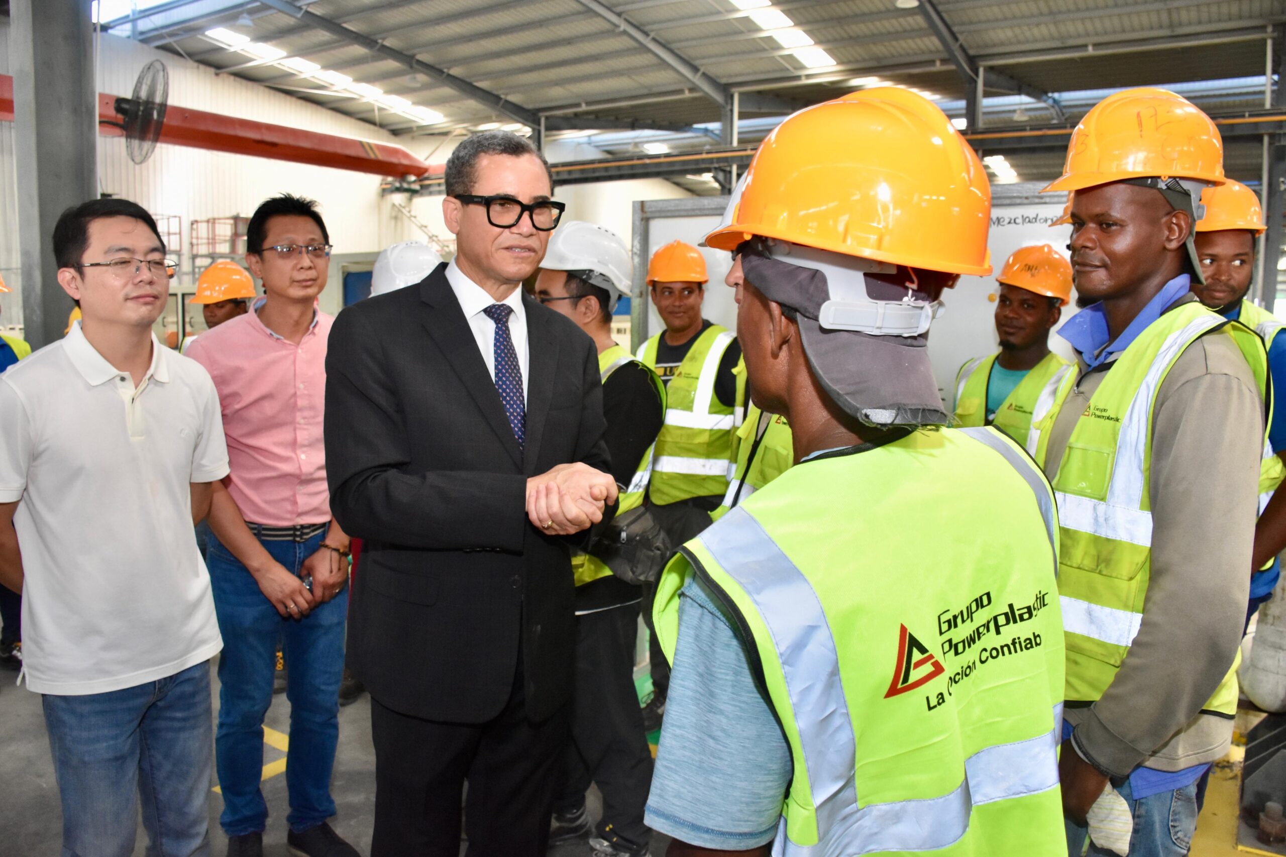 Ministry of Labor authorizes the restart of work in two companies in War | De Último Minuto English