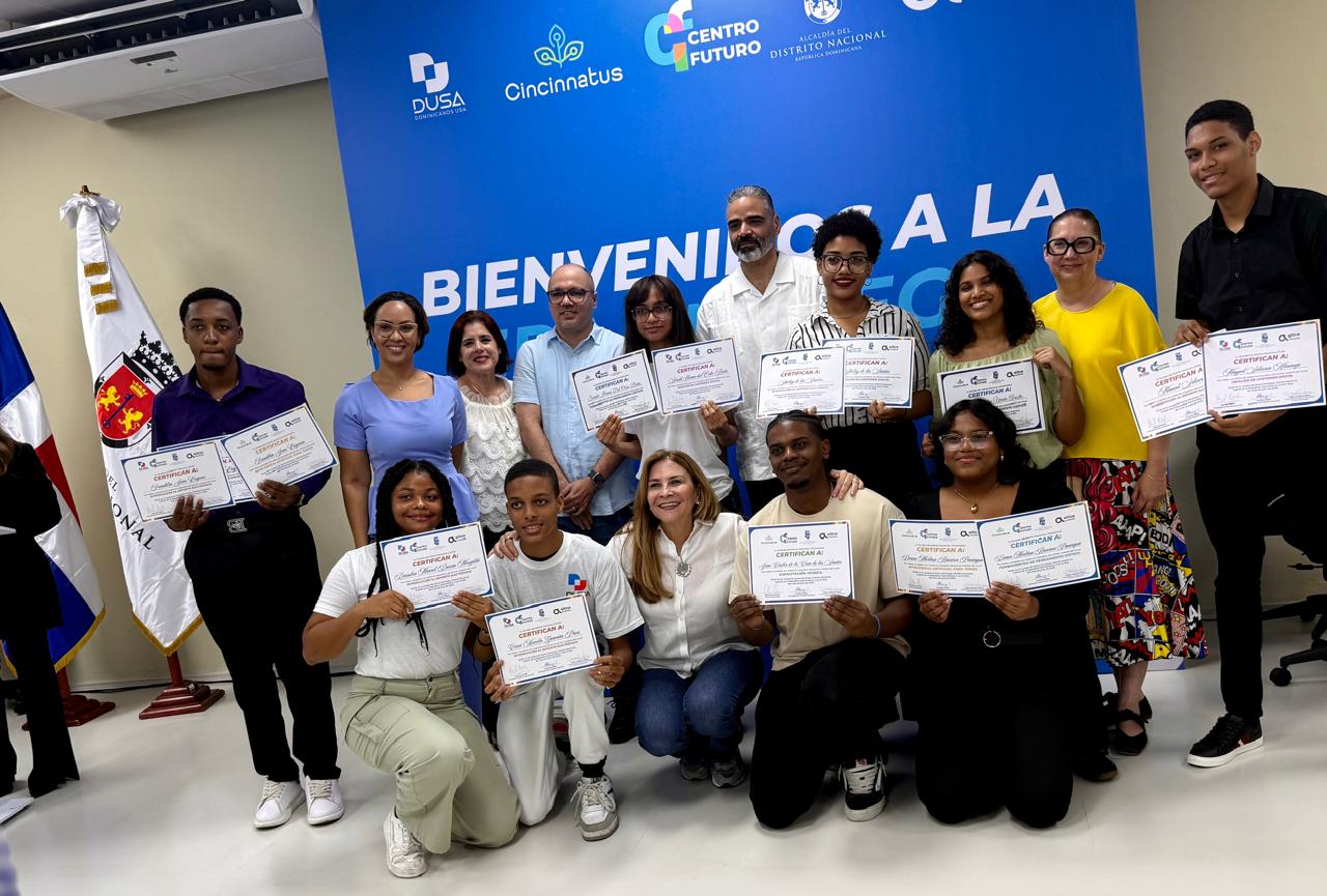 DN Mayor's Office and allies certify 94 young people from the Future Center | De Último Minuto English