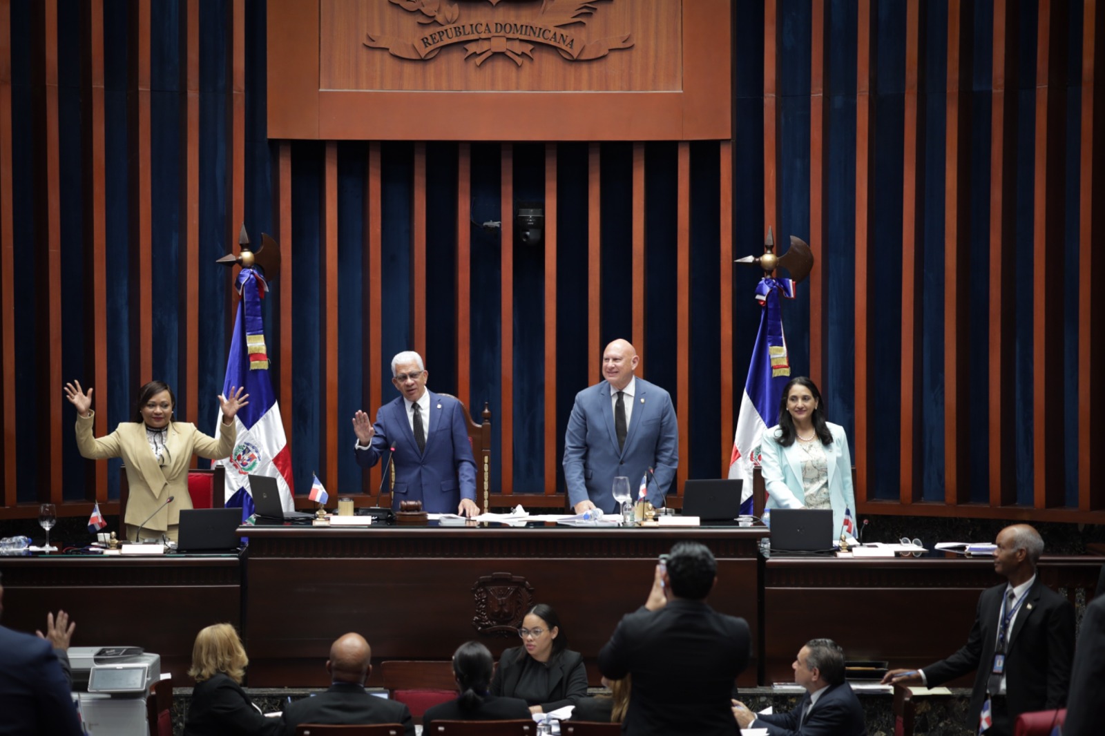 Senate approves in second reading a bill that modifies the Labor Code | De Último Minuto English
