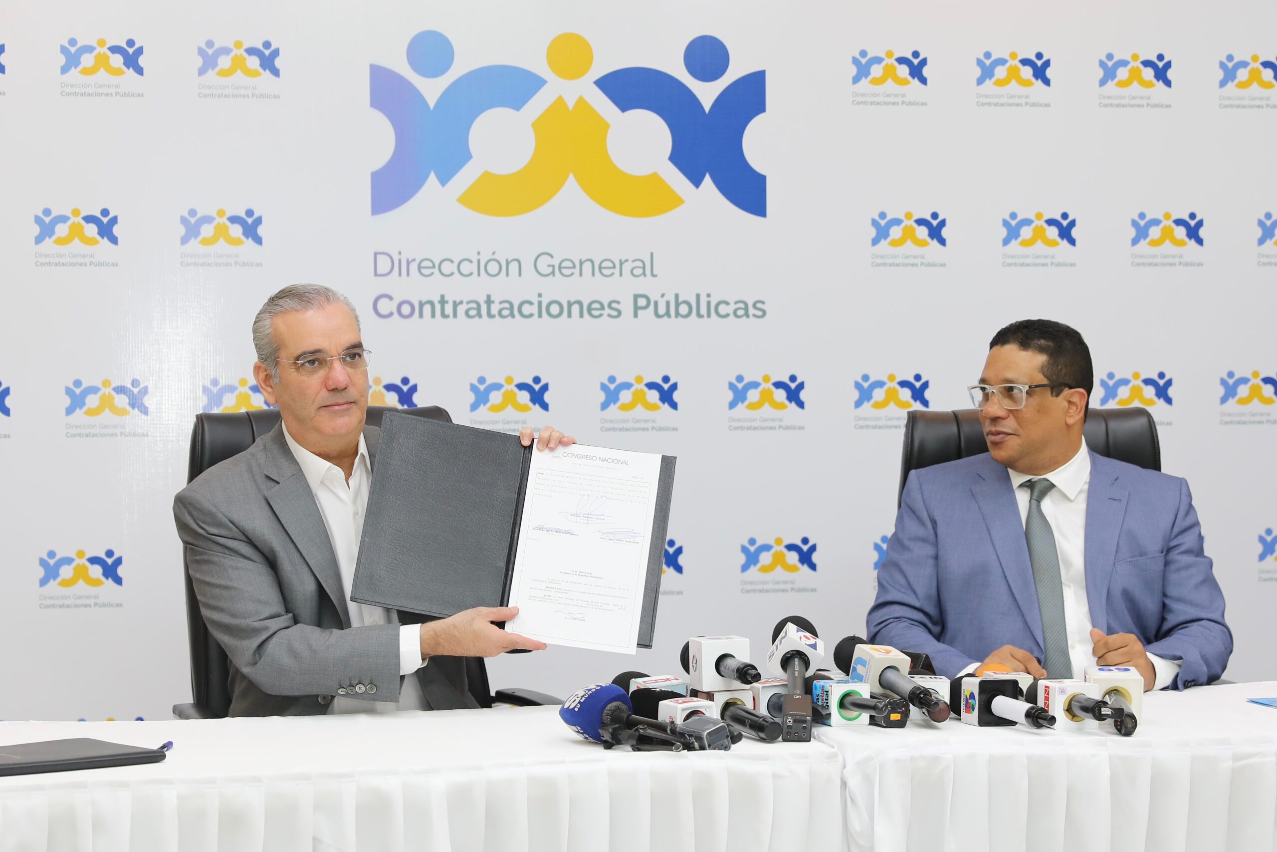 Abinader enacts new Law 47-25 on Public Procurement | De Último Minuto English