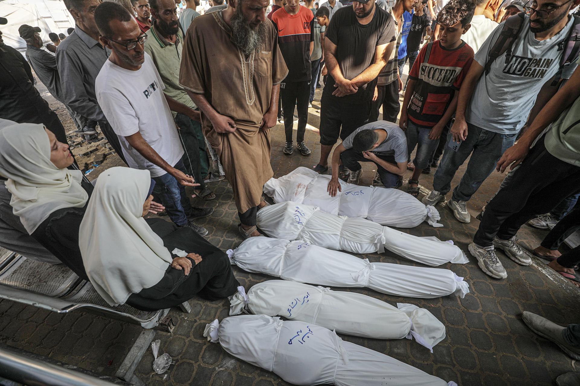 Israel kills a pregnant journalist and 9 members of her family in a bombing | De Último Minuto English