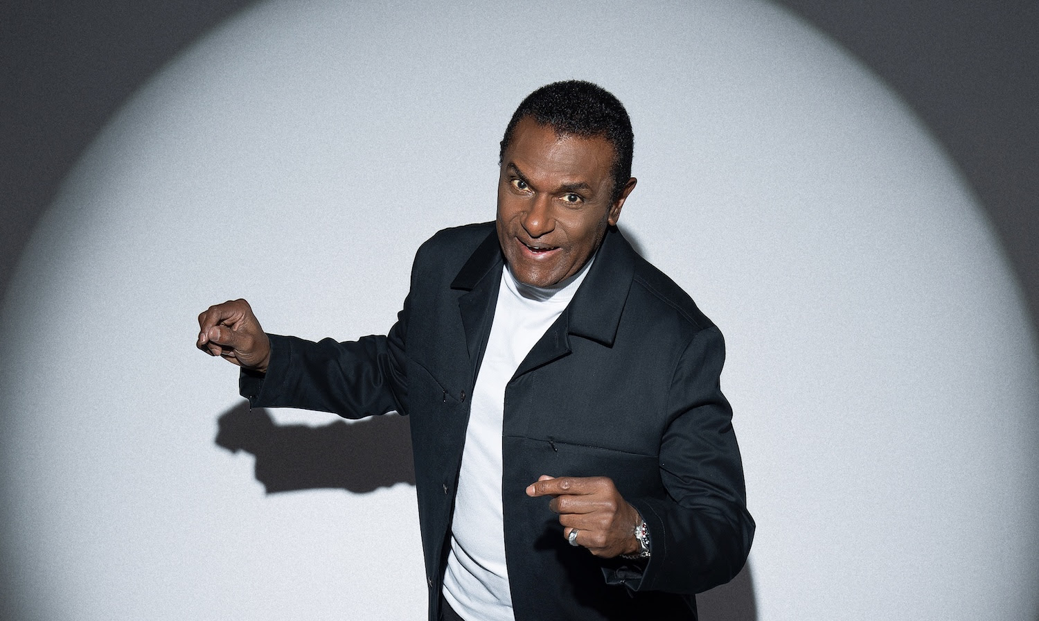 El Canario celebrates five decades of career with the album “Big Swing” | De Último Minuto English
