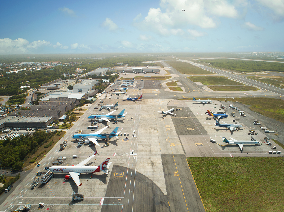 Punta Cana Airport receives "The Best of DR 2025" award from Mercado Magazine | De Último Minuto English