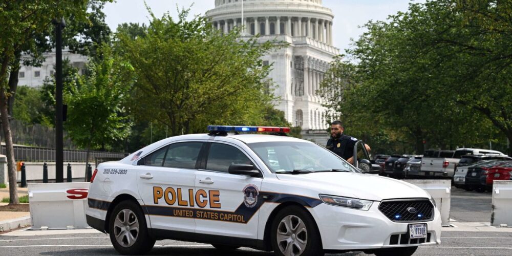Authorities sue the Trump administration for "hostile takeover" of the Police in Washington | De Último Minuto English