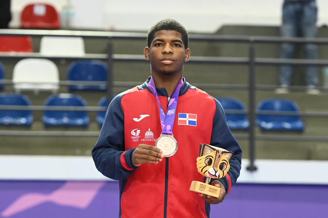 Yorkis Carvajal wins bronze in wrestling; Liranyi Alonzo advances to the athletics final at Panam Junior 2025 | De Último Minuto English