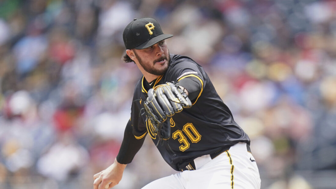 Skenes leads Pirates' shutout over Reds in series opener | De Último Minuto English