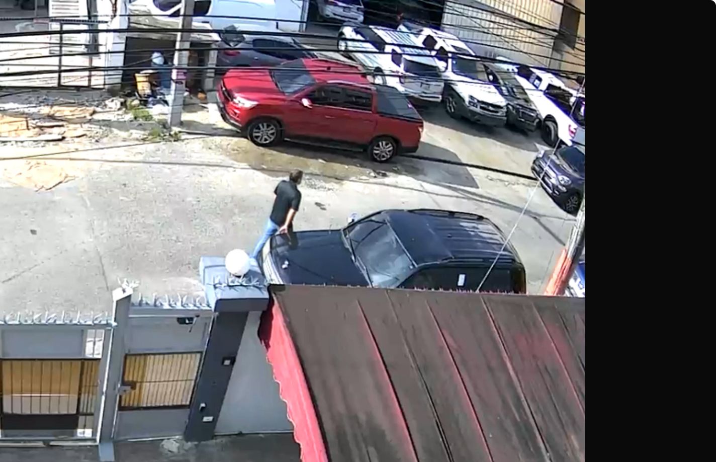 Residents of the El Quisqueya sector denounce vandalism by the owner of a mechanic's workshop | De Último Minuto English