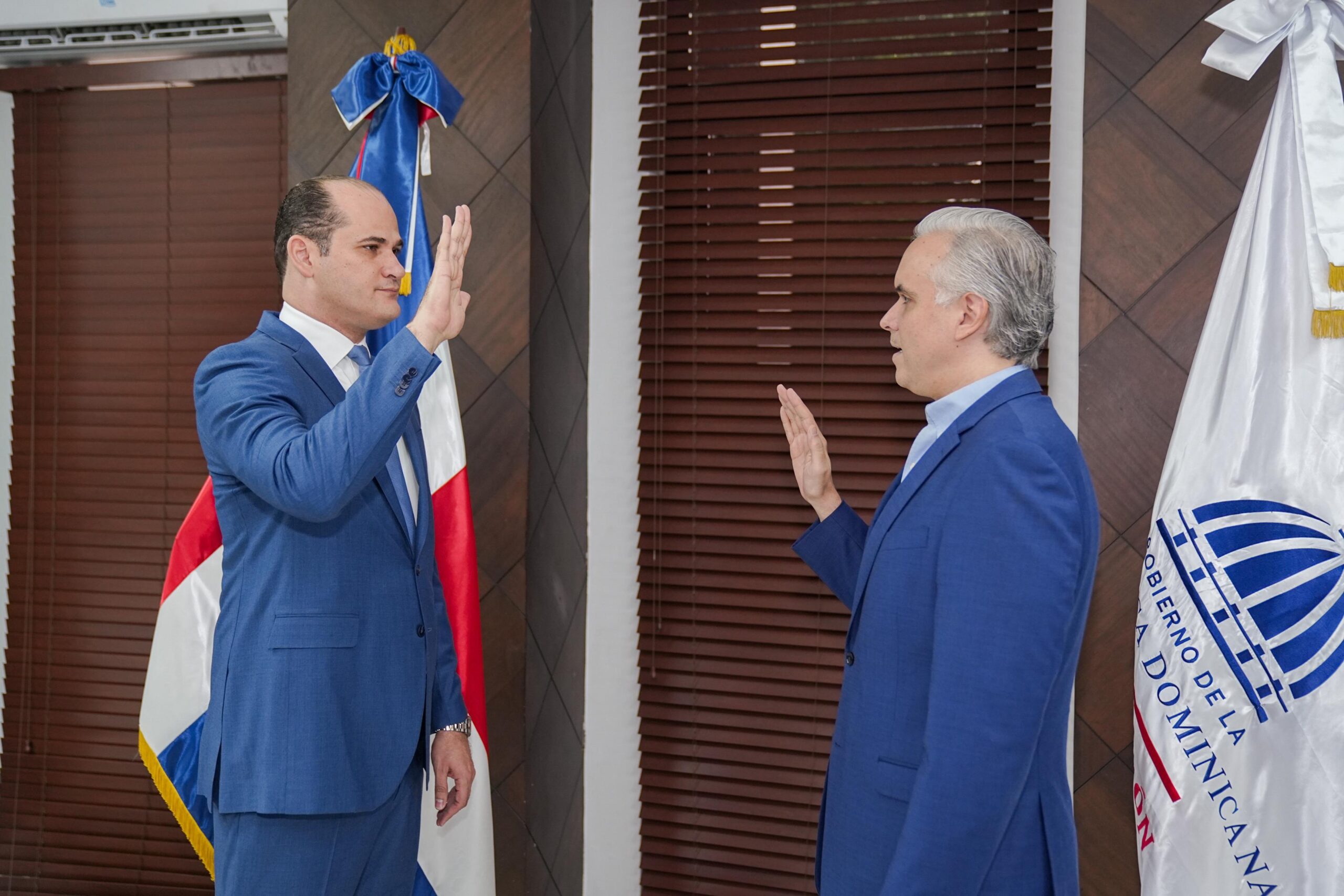 Luis Miguel De Camps swears in Adolfo Pérez De León as the new director of Inabie | De Último Minuto English