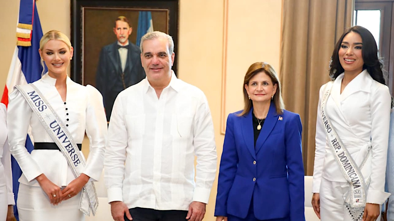 Abinader receives Miss Universe and Miss Dominican Republic at the National Palace | De Último Minuto English