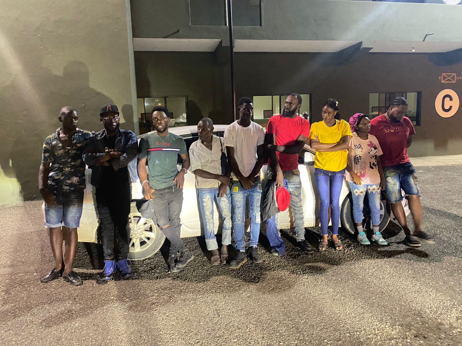 Army intercepts three vehicles with 34 undocumented immigrants in Mao-Valverde | De Último Minuto English