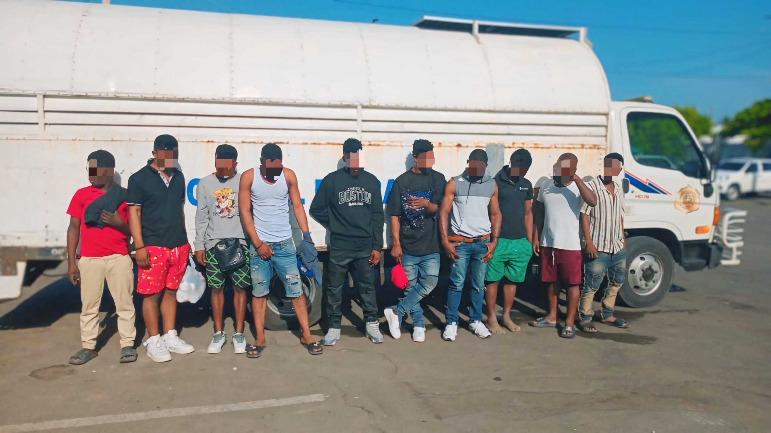 DGM and Public Forces detain more than 1,700 undocumented foreigners | De Último Minuto English