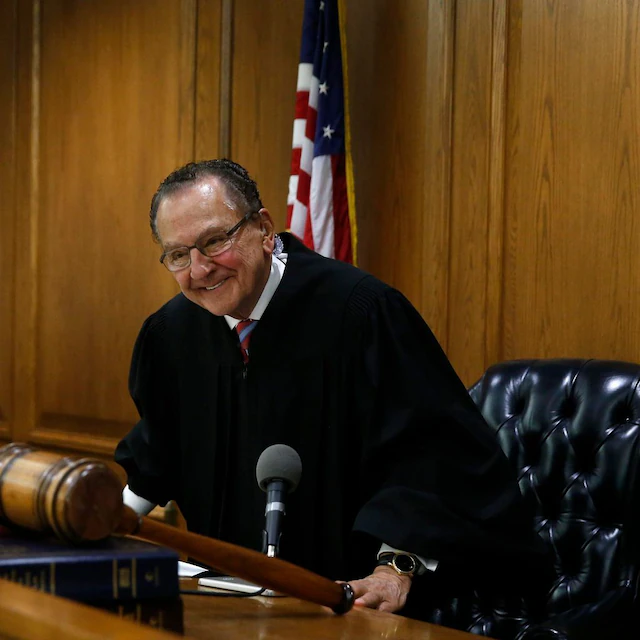 Frank Carpio, the most viral judge on social media, passes away | De Último Minuto English