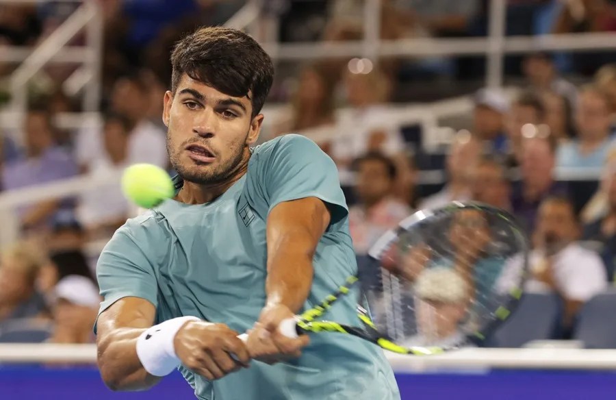 Alcaraz and Sinner advance to the quarterfinals; Sabalenka defeats Bouzas in another rainy day | De Último Minuto English